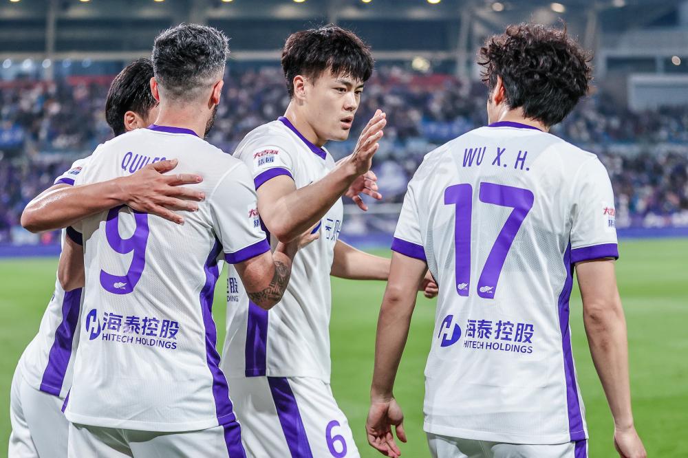 托雷斯足坛传奇生涯回顾与辉煌瞬间全纪录解析